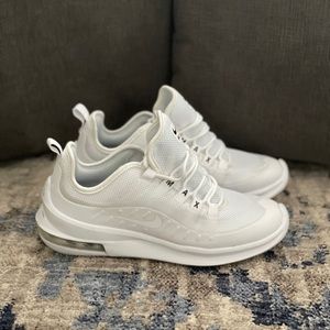 BRAND NEW Womens Nike Air Max Axis
